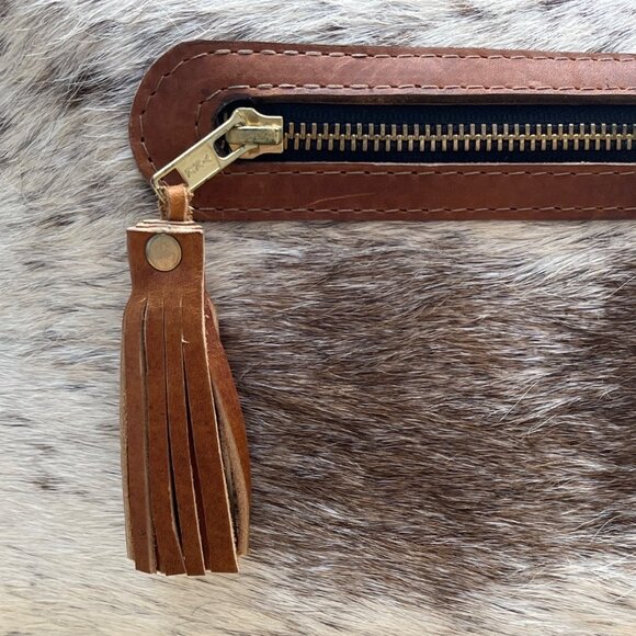 Puro Utz Pin Pin Cowhide & Leather Adjustable Strap Zippered Pocket Bucket Bag - Picture 3 of 13